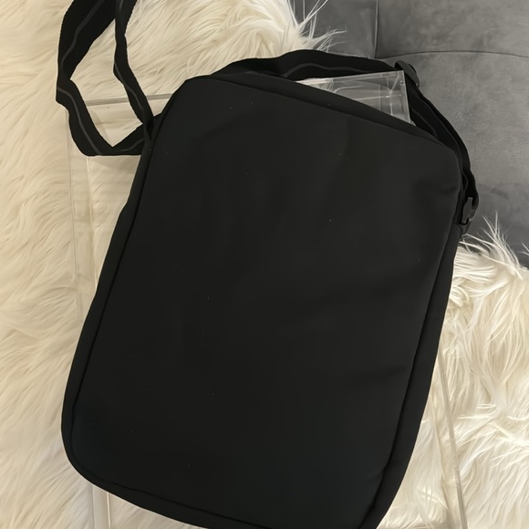 Solo New York Ludlow Universal Tablet Sling Bag - Picture 3 of 8